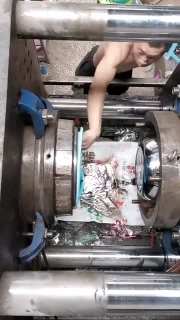 模具技術革新 臉盆一秒成型的高效生產